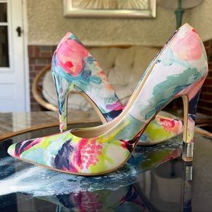 GUESS: Floral Pumps, Size 7.5